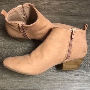 ❌ SOLD - Old Navy Pink Booties
